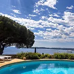 Vue Exceptionnelle Golfe De Saint -tropez Piscine 6ch 6 Sdb 12 Personnes Villa Sainte-Maxime