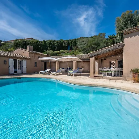 Vue Exceptionnelle Golfe De Saint -tropez Piscine 6ch 6 Sdb 12 Personnes Villa *