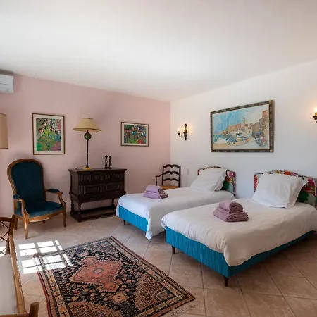 Vue Exceptionnelle Golfe De Saint -tropez Piscine 6ch 6 Sdb 12 Personnes Vila