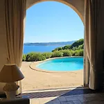 Vue Exceptionnelle Golfe De Saint -tropez Piscine 6ch 6 Sdb 12 Personnes Villa