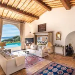 Vue Exceptionnelle Golfe De Saint -tropez Piscine 6ch 6 Sdb 12 Personnes Villa