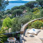 Vue Exceptionnelle Golfe De Saint -tropez Piscine 6ch 6 Sdb 12 Personnes Villa