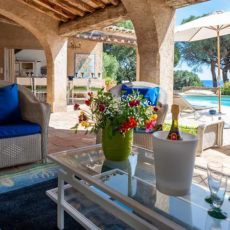 Vue Exceptionnelle Golfe De Saint -tropez Piscine 6ch 6 Sdb 12 Personnes וילה