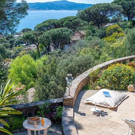 Vue Exceptionnelle Golfe De Saint -tropez Piscine 6ch 6 Sdb 12 Personnes Villa
