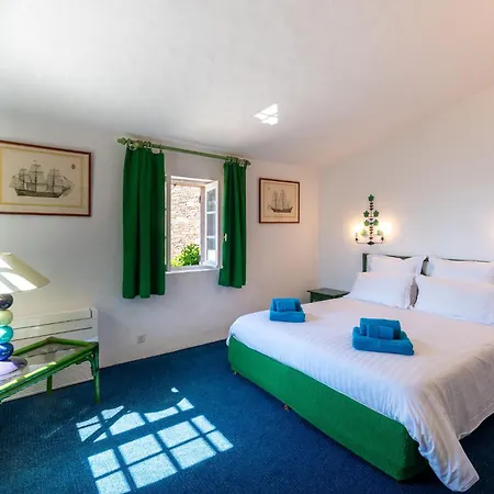 Vue Exceptionnelle Golfe De Saint -tropez Piscine 6ch 6 Sdb 12 Personnes Villa