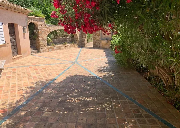 Vue Exceptionnelle Golfe De Saint -tropez Piscine 6ch 6 Sdb 12 Personnes Villa Sainte-Maxime