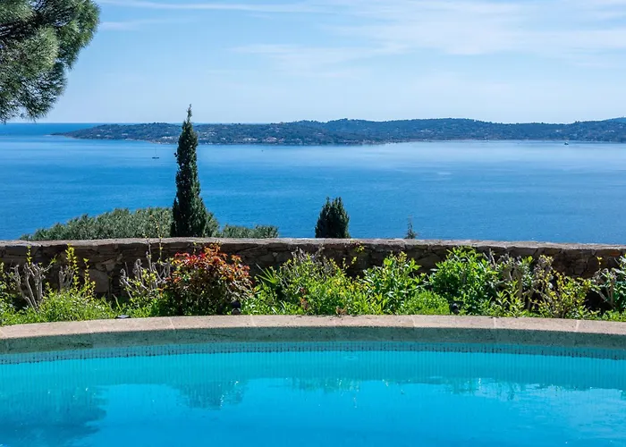 Villa Vue Exceptionnelle Golfe De Saint -tropez Piscine 6ch 6 Sdb 12 Personnes