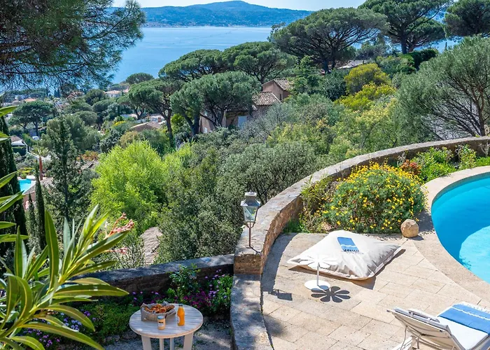 Vue Exceptionnelle Golfe De Saint -tropez Piscine 6ch 6 Sdb 12 Personnes Villa